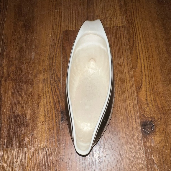 The Main Ingredients 10" Ribbed White with Black Trim Stoneware Gravy Boat - Picture 7 of 11
